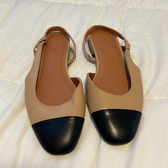 Flats - Picture 1 of 2